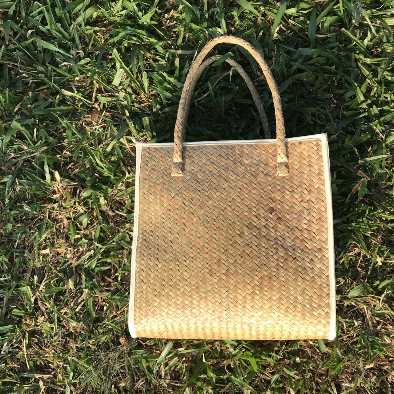 Túi Xách Cỏ Bàng Sự Kết Hợp Hoàn Hảo Giữa Thiên Nhiên Và Thời Trang