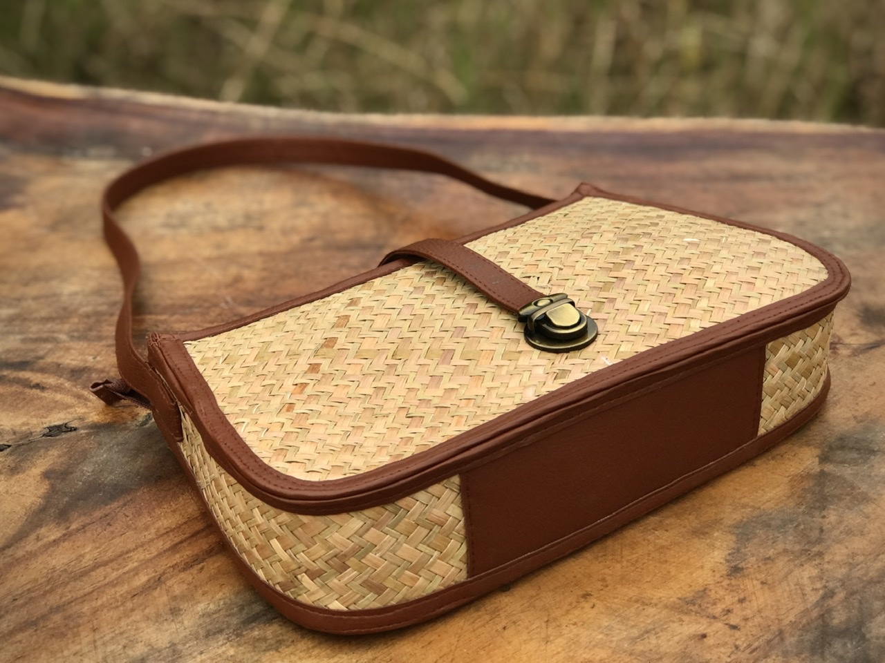 Giỏ Đeo Quai Ngang Chữ Nhật