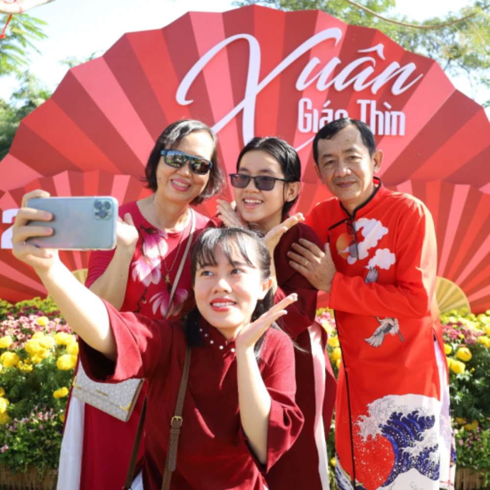 Nườm Nượp Khách Du Xuân Tại Nhiều Địa Điểm Ở Cần Thơ, Vĩnh Long