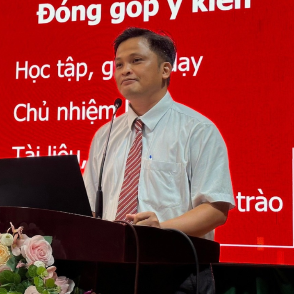 Thầy Lưu Trung Hiếu