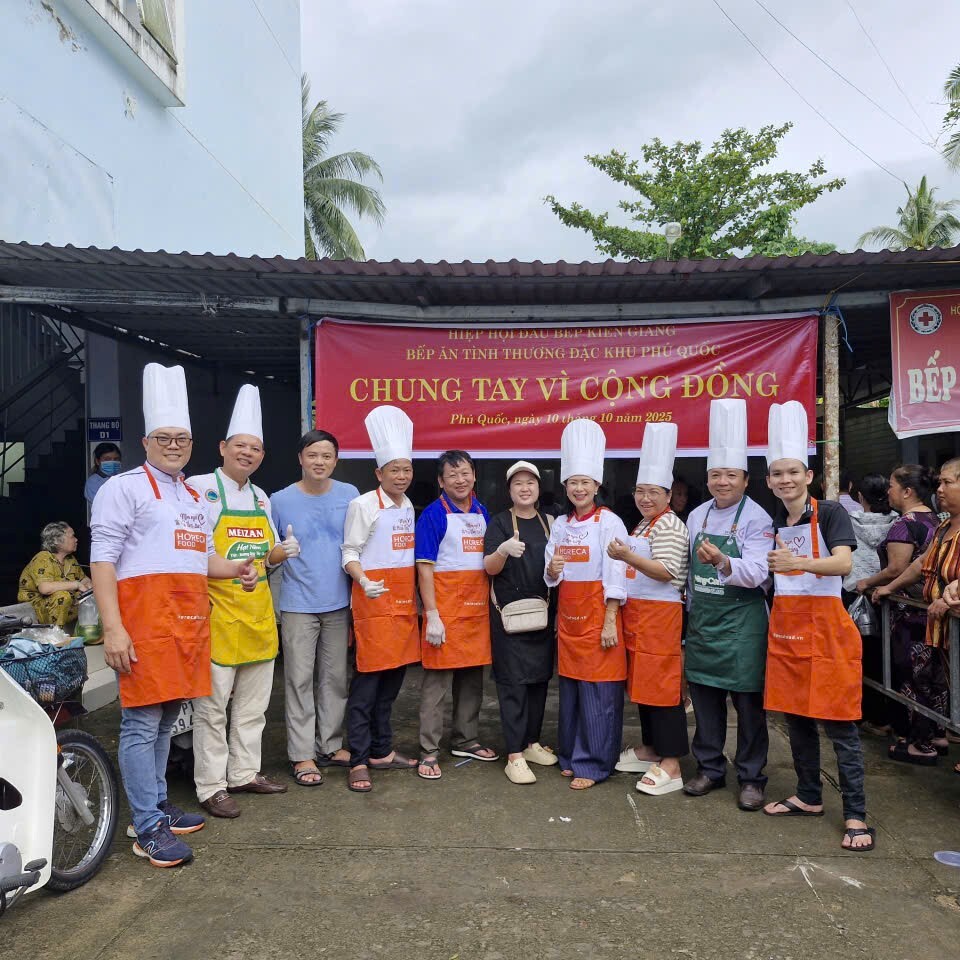 Hiệp Hội Đầu Bếp Kiên Giang Chung Tay Phát Cơm Từ Thiện Phú Quốc, Lan Tỏa Gấp Đôi Yêu Thương