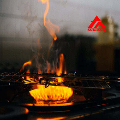 Lửa Bếp Đỏ Là Dấu Hiệu Gì? Đừng Bỏ Qua Những Cảnh Báo Nguy Hiểm!