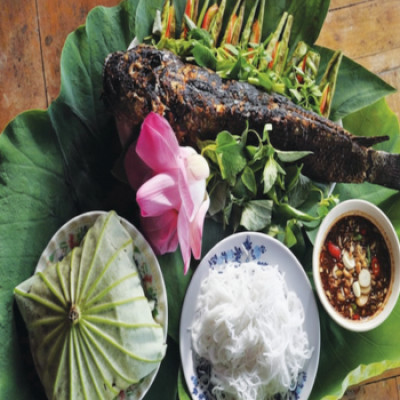 Đặc Sản Cao Lãnh: Cá Lóc Nướng Trui Cuốn Lá Sen Đậm Chất Đồng Tháp