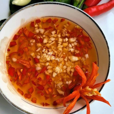 Vì Sao Nước Mắm Độ Đạm Cao Giá Lại Cao? Góc Nhìn Từ Nghề Làm Mắm Truyền Thống