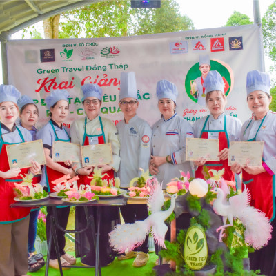 Bế Giảng Lớp Điêu Khắc Rau – Củ – Quả: Hành Trình Ngắn, Giá Trị Lâu Bền