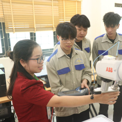 Chuyển Đổi Số Hướng Tới Mục Tiêu Xây Dựng Tỉnh Hưng Yên Trở Thành Thành Phố Thông Minh Vào Năm 2045