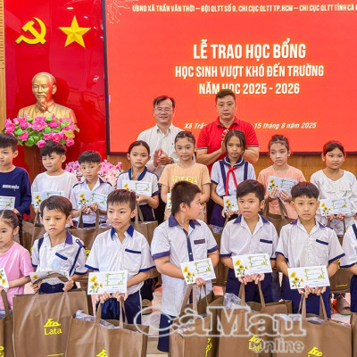 Trao 160 Suất Học Bổng Cho Học Sinh Khó Khăn Xã Trần Văn Thời
