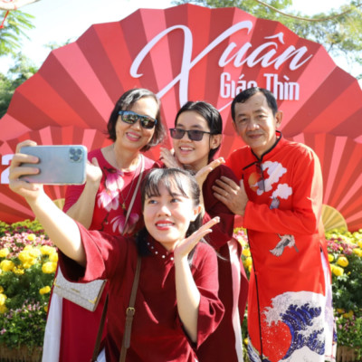 Nườm Nượp Khách Du Xuân Tại Nhiều Địa Điểm Ở Cần Thơ, Vĩnh Long