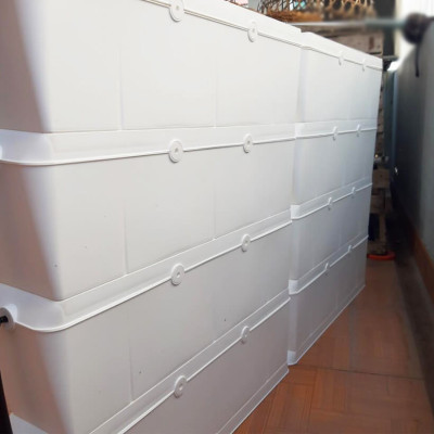 Khung Module Rau Ban Công (1M2 xếp ngang Có Tưới Nhỏ giọt bán tự động) dạng Đứng VerticalMinigarden nhập khẩu Bồ Đào Nha với 8 chậu kèm 2 Tray hứng nước và bộ dây tưới nhỏ giọt lắp sẵn