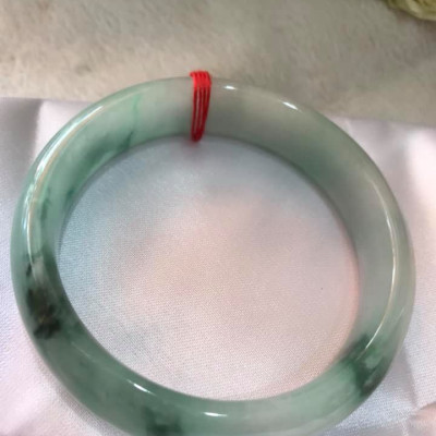 VÒNG NAM MỚI BẢN HẸ T LÝ 63MM BC2F ĐÁ CẨM THẠCH TỰ NHIÊN XANH 3 VÂN ĐẬM NAM ĐEO 75KG - 88KG