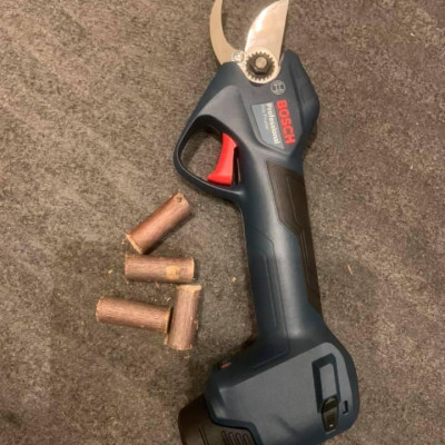 MÁY TỈA CÂY 25MM BOSCH PRO PRUNER PROFESSIONAL - HÀNG CHÍNH HÃNG