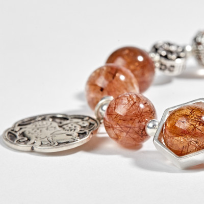 Vòng Thạch Anh Tóc Đỏ Phối Charm Heo Bạc (10mm) Ngọc Quý Gemstones