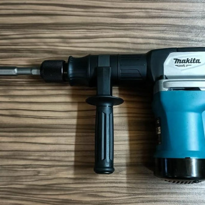 MÁY ĐỤC BÊ TÔNG 17MM 900W MAKITA M8600B - HÀNG CHÍNH HÃNG