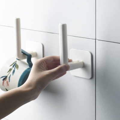 Giá Dán Tường Treo Cuộn Giấy, Móc Gài Vung Nồi, Cuộn Túi Nilon, Lõi Rỗng, Móc Treo Đồ Dính Tường Đa Năng. TakyHome 4070