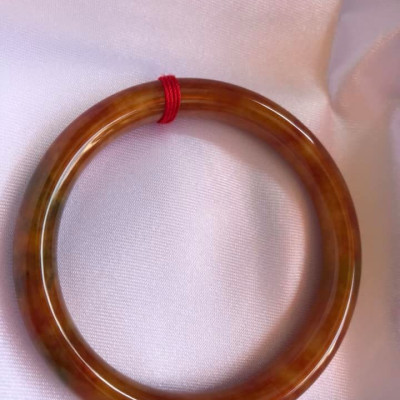 CHIẾC VÒNG TAY TỨ QUÝ 52MM MỚI ĐÁ CẨM THẠCH ĐỎ CAM XÍU XÍU XANH BÔNG ĐẬM BÓNG ĐẸP Size vòng 52mm x cọng 7,0mm HỢP NỮ MỆNH HỎA THỔ CÂN NẶNG 50kg đến 56kg ĐEO Ạ