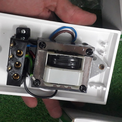 Ổ cắm dao cạo râu E727 WE G19 Schneider - Màu trắng, điện áp 115/240 Vac