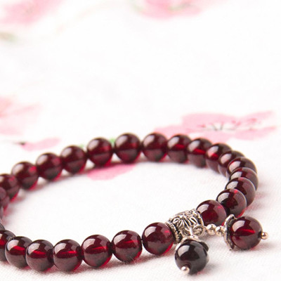 Vòng tay đá Garnet phối hạt đôi treo mệnh hỏa, thổ - Ngọc Quý Gemstones
