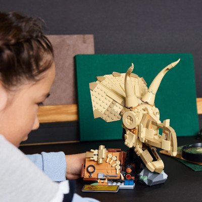 Đồ Chơi Lắp Ráp Đầu Khủng Long Ba Sừng LEGO JURASSIC 76969 (468 chi tiết)