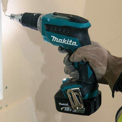 MÁY VẶN VÍT DÙNG PIN (BL)(18V / 4.0AH) (01 SẠC NHANH ,02 PIN 18V/ 4.0AH) MAKITA DFS452RME- HÀNG CHÍNH HÃNG
