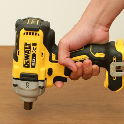 MÁY SIẾT BULONG CẦM TAY 20V 760MWO DEWALT DCF892M2 - HÀNG CHÍNH HÃNG