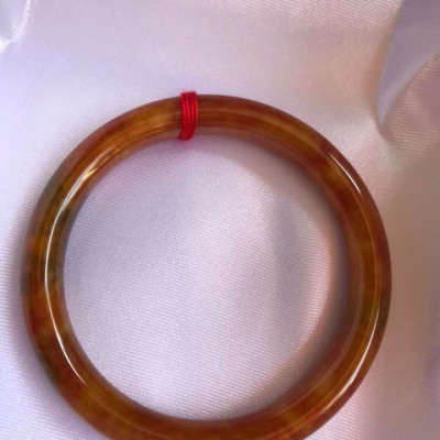 CHIẾC VÒNG TAY TỨ QUÝ 52MM MỚI ĐÁ CẨM THẠCH ĐỎ CAM XÍU XÍU XANH BÔNG ĐẬM BÓNG ĐẸP Size vòng 52mm x cọng 7,0mm HỢP NỮ MỆNH HỎA THỔ CÂN NẶNG 50kg đến 56kg ĐEO Ạ