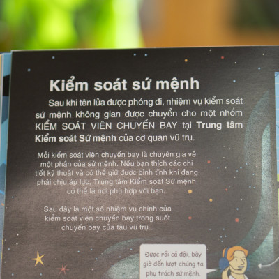 Sách - Hiểu về nghề nghiệp giúp các bạn nhỏ nuôi dưỡng ước mơ khoa học, phi hành gia - Đinh Tị Books