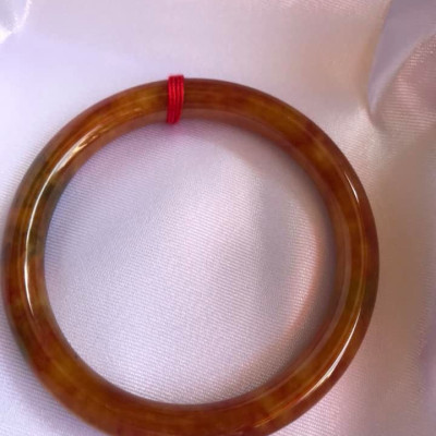 CHIẾC VÒNG TAY TỨ QUÝ 52MM MỚI ĐÁ CẨM THẠCH ĐỎ CAM XÍU XÍU XANH BÔNG ĐẬM BÓNG ĐẸP Size vòng 52mm x cọng 7,0mm HỢP NỮ MỆNH HỎA THỔ CÂN NẶNG 50kg đến 56kg ĐEO Ạ