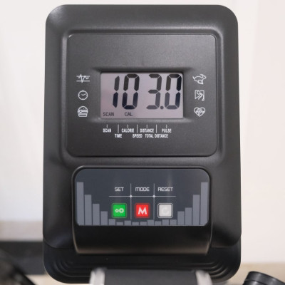 Xe đạp phục hồi chức năng TK8601R điều chỉnh yên linh hoạt, lưng dựa thoáng khí êm ái, tải trọng 120kg chắc chắn, bánh đà 3kg điều chỉnh nặng nhẹ linh hoạt cho người sử dụng.