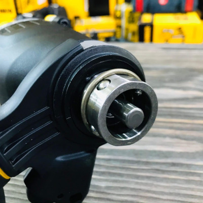 MÁY KHOAN BÚA 3 CHỨC NĂNG 900W DEWALT D25144K-B1- HÀNG CHÍNH HÃNG