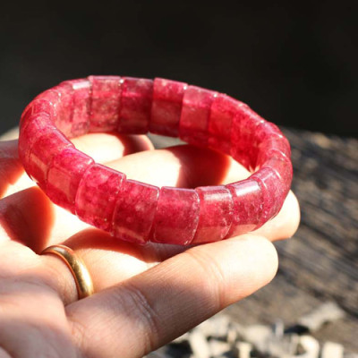 Vòng Thạch Anh Dâu Dạng Bản Ngọc Quý Gemstones U24