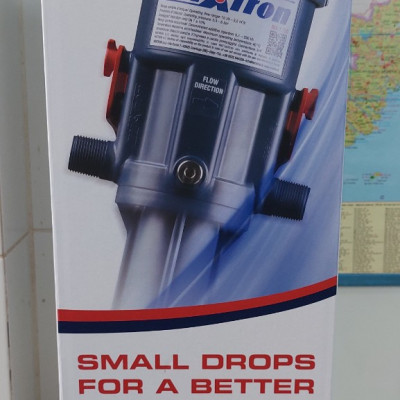 Máy pha định lượng thuốc thú y tự động 1-5%, hiệu Mixtron-xuất xứ Ý-bảo hành chính hãng.