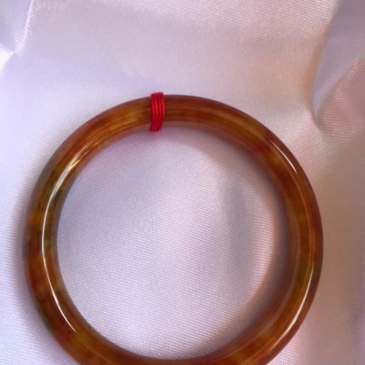 CHIẾC VÒNG TAY TỨ QUÝ 52MM MỚI ĐÁ CẨM THẠCH ĐỎ CAM XÍU XÍU XANH BÔNG ĐẬM BÓNG ĐẸP Size vòng 52mm x cọng 7,0mm HỢP NỮ MỆNH HỎA THỔ CÂN NẶNG 50kg đến 56kg ĐEO Ạ