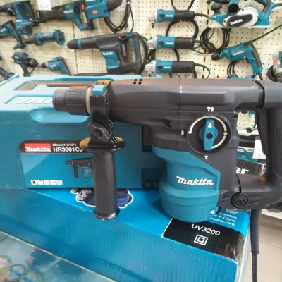 MÁY KHOAN ĐỘNG LỰC 30MM 1050W MAKITA HR3001CJ - HÀNG CHÍNH HÃNG