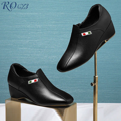 Giày boot nữ cổ thấp 4 phân hàng hiệu rosata hai màu đen trắng dáng thể thao ro623