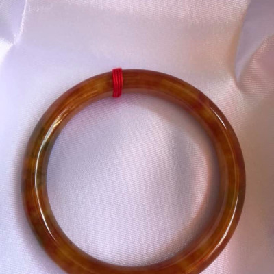 CHIẾC VÒNG TAY TỨ QUÝ 52MM MỚI ĐÁ CẨM THẠCH ĐỎ CAM XÍU XÍU XANH BÔNG ĐẬM BÓNG ĐẸP Size vòng 52mm x cọng 7,0mm HỢP NỮ MỆNH HỎA THỔ CÂN NẶNG 50kg đến 56kg ĐEO Ạ