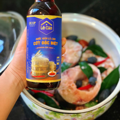 Combo 04 Chai Nước Mắm Cốt Đặc Biệt Lê Gia Làm Quà Biếu Sang Trọng (02 hộp xách 2 chai 40N)