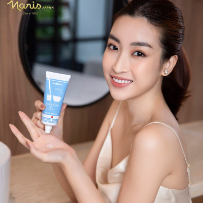 Sữa rửa mặt se khít lỗ chân lông than hoạt tính Naris Charcoal Nature 100gr Nhật Bản