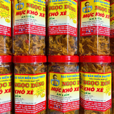 Mực khô xé sợi gói 1 kg đã chế biến ăn liền ngon ơi là ngon của shop Đặc Sản Biển Phan Thiết NGỌC DŨNG. Hạn sử dụng 12 tháng kể từ ngày đặt hàng