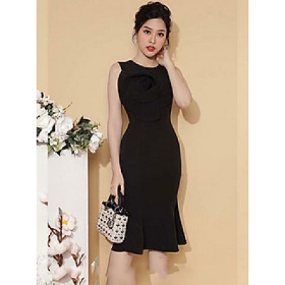 ĐẦM ĐÍNH HOA HỒNG LỚN TRƯỚC NGỰC