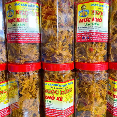 Mực khô xé sợi gói 500 gram đã chế biến ăn liền ngon ơi là ngon của shop Đặc Sản Biển Phan Thiết NGỌC DŨNG. Hạn sử dụng 12 tháng kể từ ngày đặt hàng