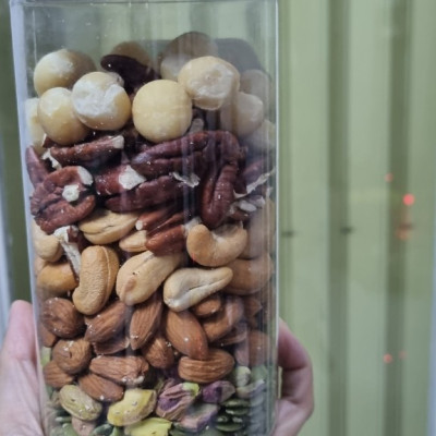 Mixed Nuts 6 loại hạt dinh dưỡng macca, hạt điều, hồ đào, hạnh nhân, hạt dẻ cười và bí xanh đã tách vỏ (hũ 500gr)