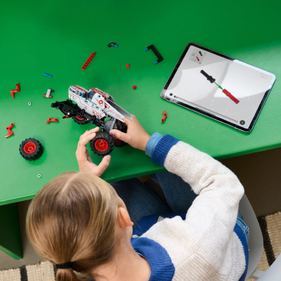 LEGO TECHNIC 42200 Đồ Chơi Lắp Ráp Xe Monster Jam-ThunderROARus (232 Chi Tiết)