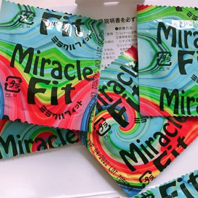Bcs Size Nhỏ 49 Mm Sagami Miracle Fit (H10) - Không Mùi Cao Su - Thiết Kế 3D - 1 Lằn Thắt Chống Tuột - Nhập Khẩu Chính Hãng
