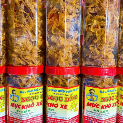 Mực khô xé sợi gói 500 gram đã chế biến ăn liền ngon ơi là ngon của shop Đặc Sản Biển Phan Thiết NGỌC DŨNG. Hạn sử dụng 12 tháng kể từ ngày đặt hàng