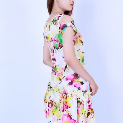 Váy đầm lanh (tole) Vicci CVN004.2 vải lanh chéo Hàn cao cấp, thiết kế tay ngắn, dáng đuôi cá suông nhẹ, mềm nhẹ, thấm hút mồ hôi, họa tiết hoa sen hồng nền trắng vàng, phù hợp mặc nhà, đi chơi