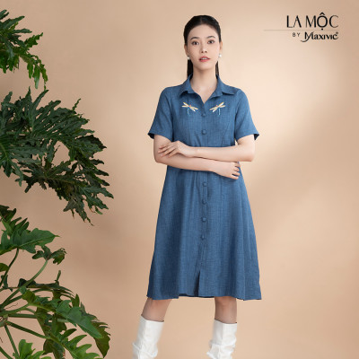 Đầm xô lụa xanh jeans thêu hoa, cổ sơmi La Mộc - LM022423N