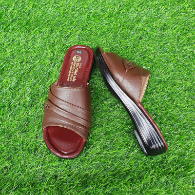 Dép nữ trung niên 3.5cm Trường Hải đính bông 2 màu nâu, đen Đế PU nhẹ DN89