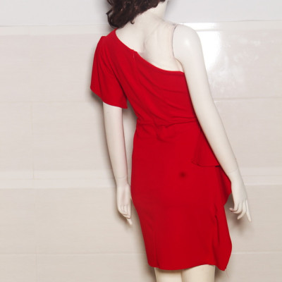 ĐẦM CỔ XÉO MỘT TAY DÚN BÊN EO