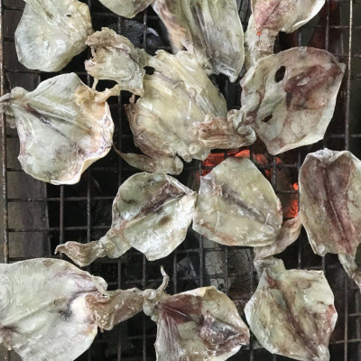 Mực rim sa tế đã chế biến ăn liền gói 1kg là món ăn ngon ơi là ngon của shop Đặc Sản Biển Phan Thiết NGỌC DŨNG. Hạn sử dụng 6 tháng kể từ ngày đặt hàng
