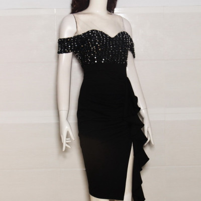 ĐẦM ÔM TRỄ VAI KẾT ĐÁ